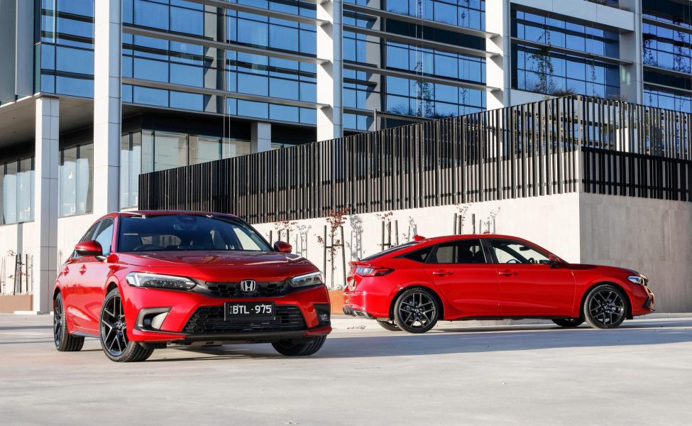 Honda Civic 2022 dadi premium kanthi rega wiwitan $47,000 sing dikonfirmasi bebarengan karo spek anyar kanggo Mazda 3, Volkswagen Golf lan saingan Skoda Scala.