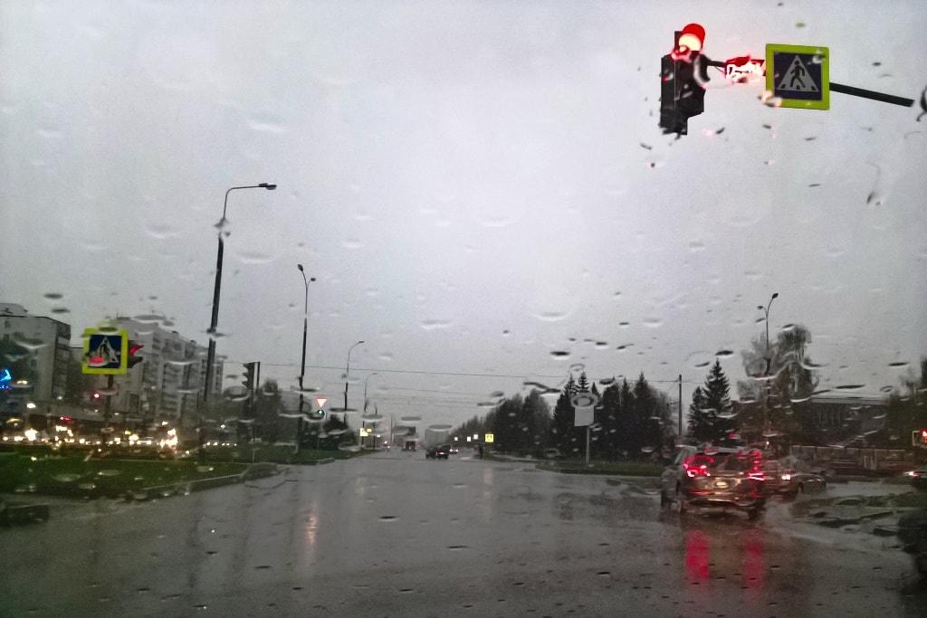 बारिश में कार से सुरक्षित यात्रा कैसे करें?