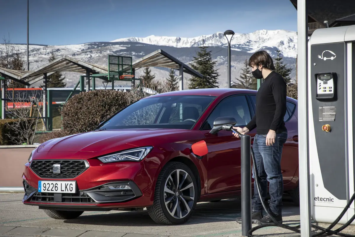 Включи гибрид. Seat Leon e-Hybrid. Авто гибрид guy.
