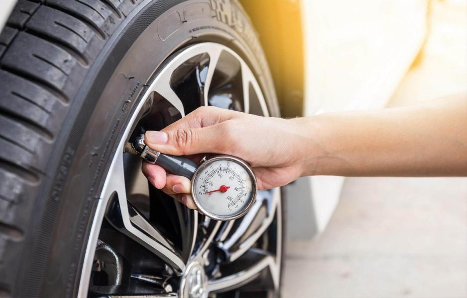 Wie man die Reifenluft überprüft und warum es wichtig ist