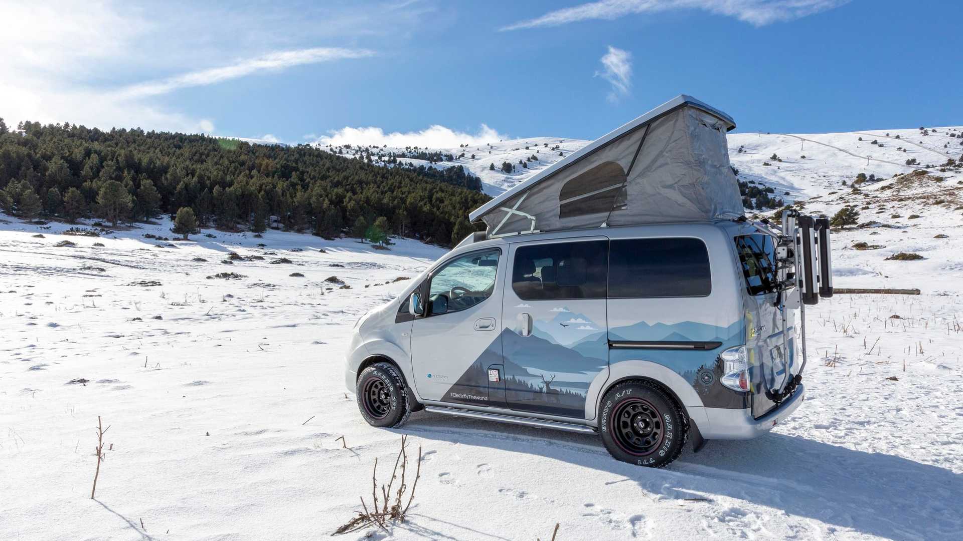 商隊旅行。 日產推出全電動 eNV200 冬季露營概念車