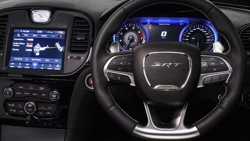 Конец доступного спортивного седана V8? Запасы новых Chrysler 300 SRT, похоже, закончились, поскольку исторический американский бренд почти не упоминается в будущих планах Stellantis.