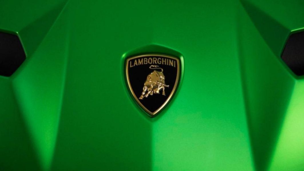 Lamborghini Aventador SVJ дразнил: «Это снесет вам крышу»