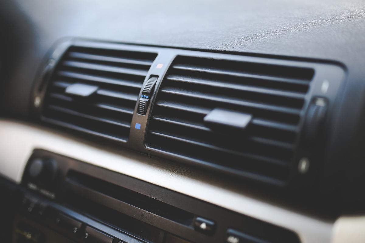 Машина летом. Как быстро охладить салон автомобиля?