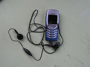 Мобильный телефон в машине