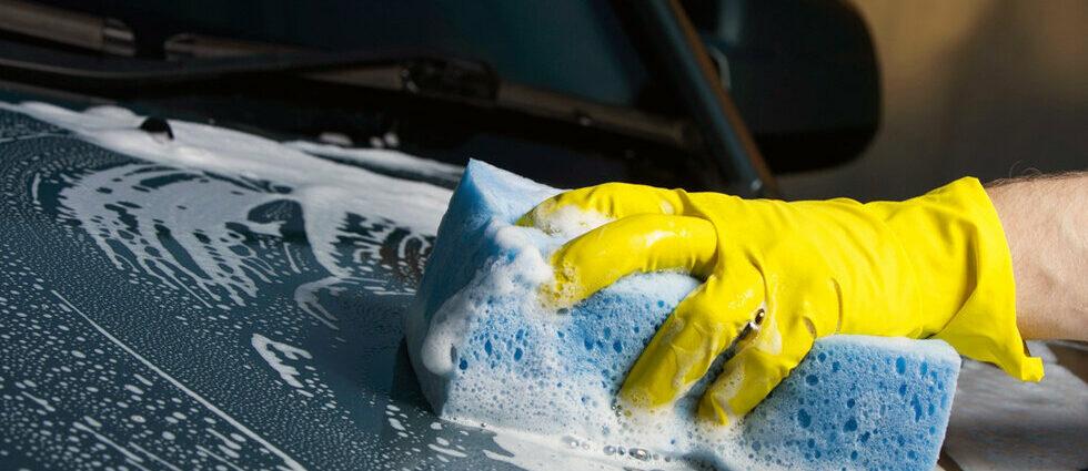 Πλύσιμο αυτοκινήτου μετά το χειμώνα. Συντήρηση πλαισίου και εσωτερικού χώρου