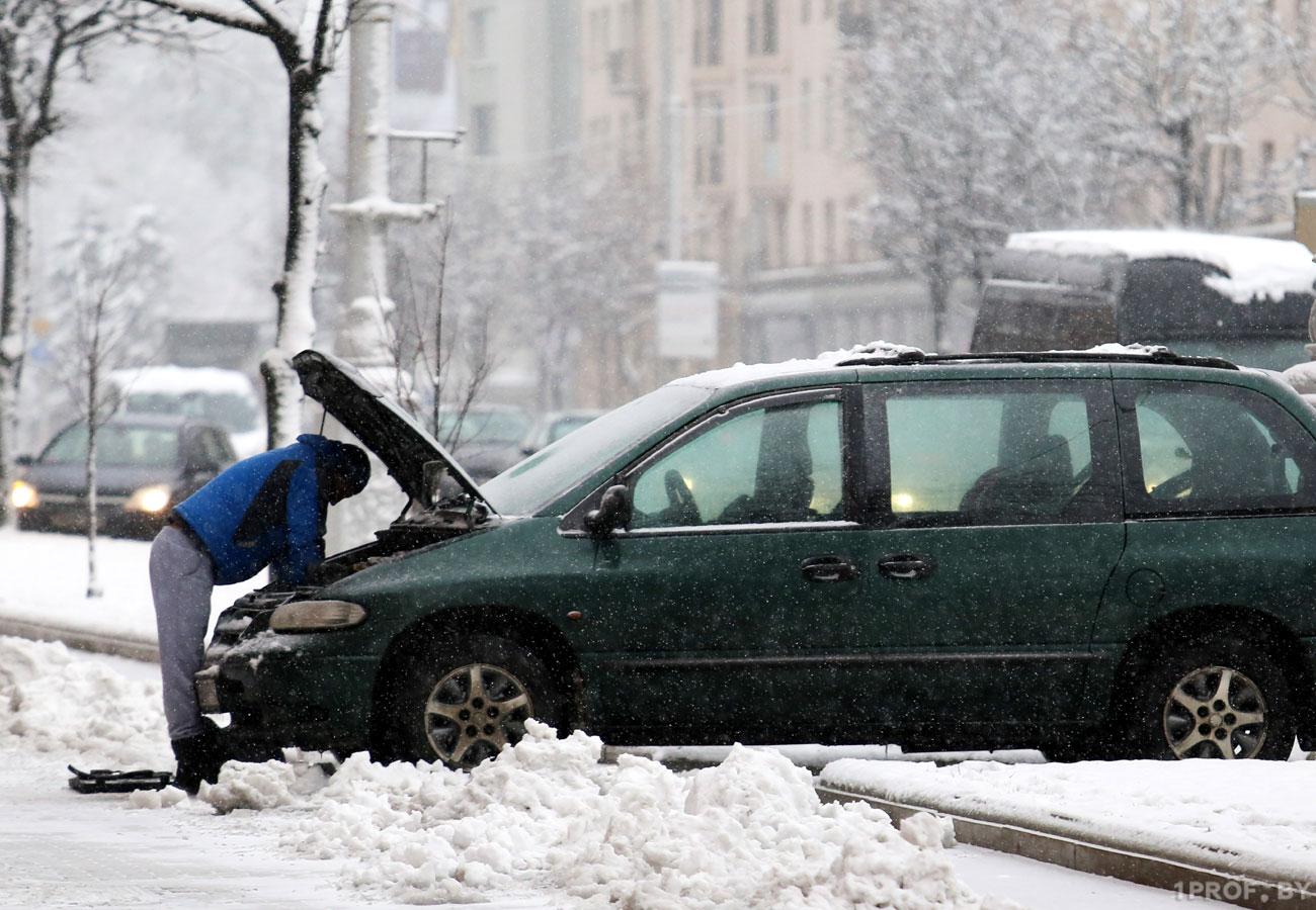 Lenkijoje šaltis. Kaip tokiu oru rūpinatės savo automobiliu?