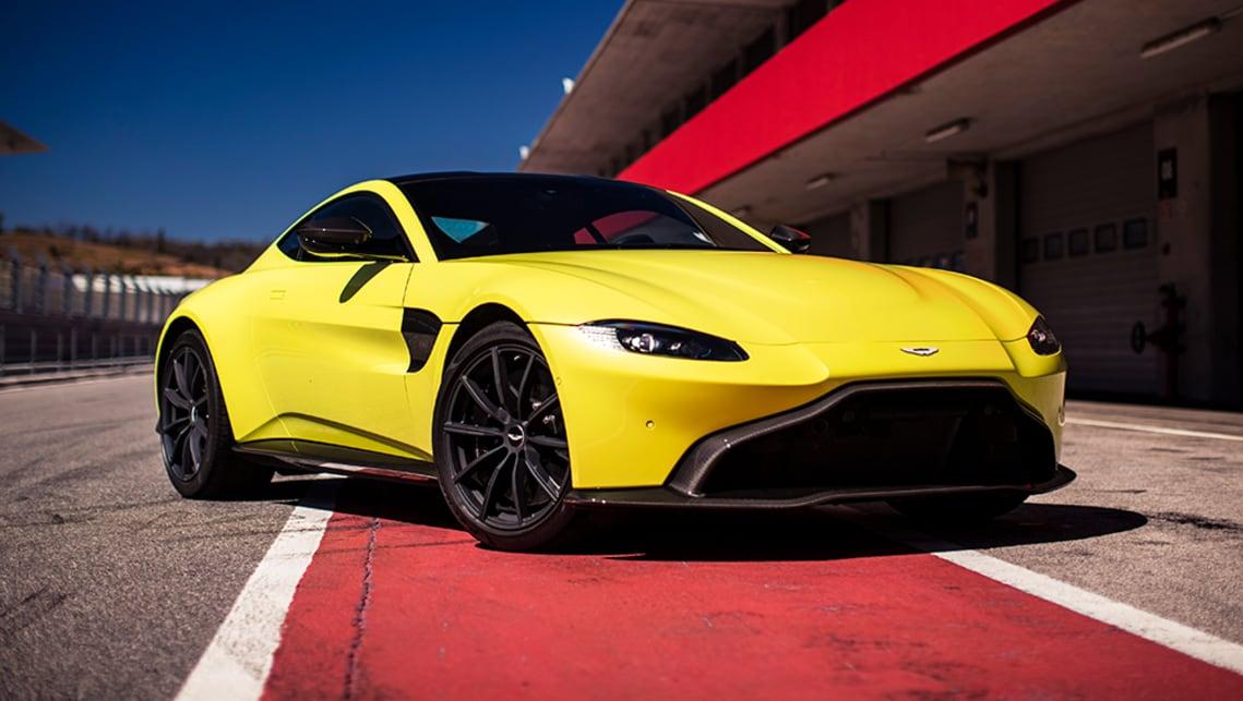Может ли Mercedes-Benz купить Aston Martin?