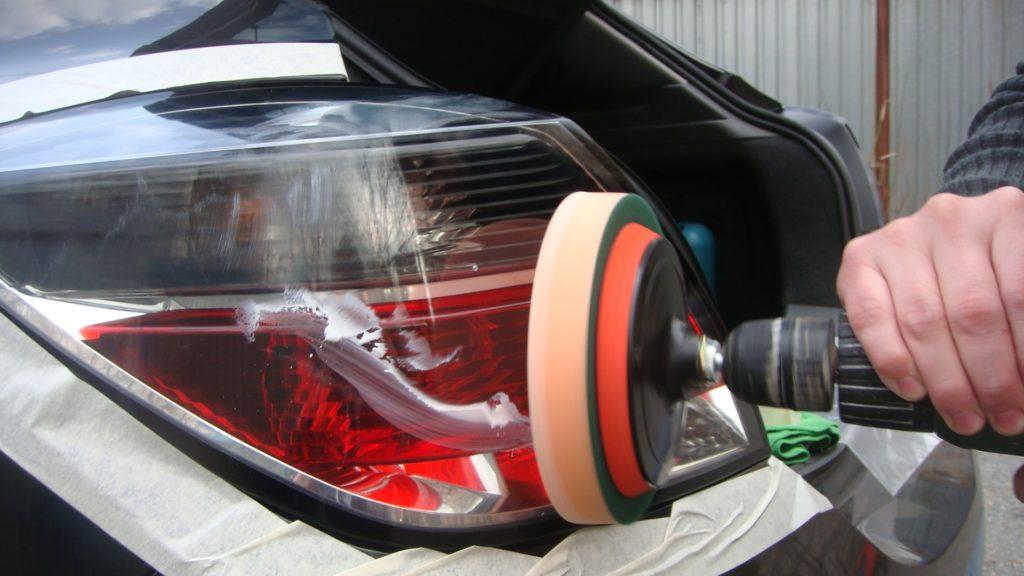 Est-il possible de polir soi-même des phares de voiture ?