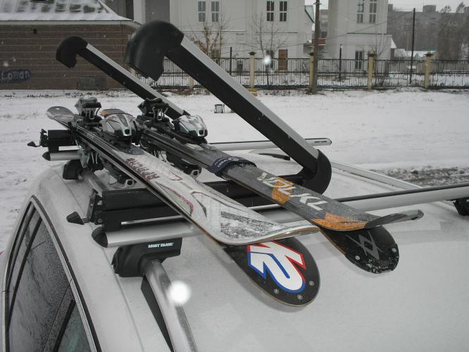 Skiing by car. Quam ad transportandum apparatum?