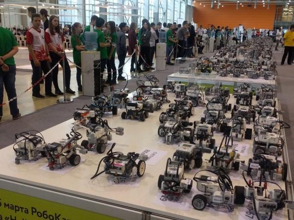 Kompetisi robotika nasional TopboT 2013 di bawah naungan MEN – III High School di Gdansk