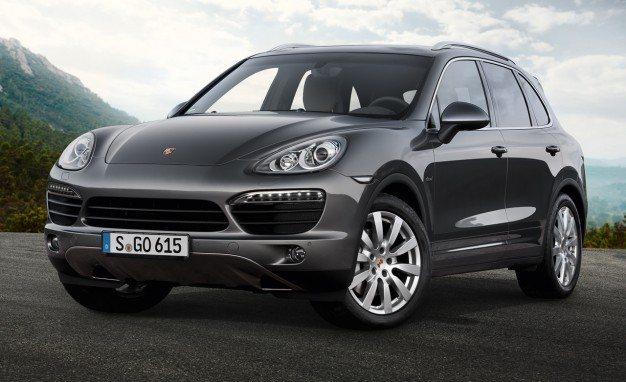 METOARE: Sute de SUV-uri Porsche Cayenne ar putea lua foc, făcând apel la parcare în siguranță