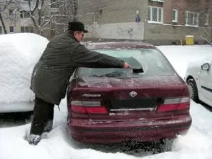 Не прогревайте автомобиль на стоянке