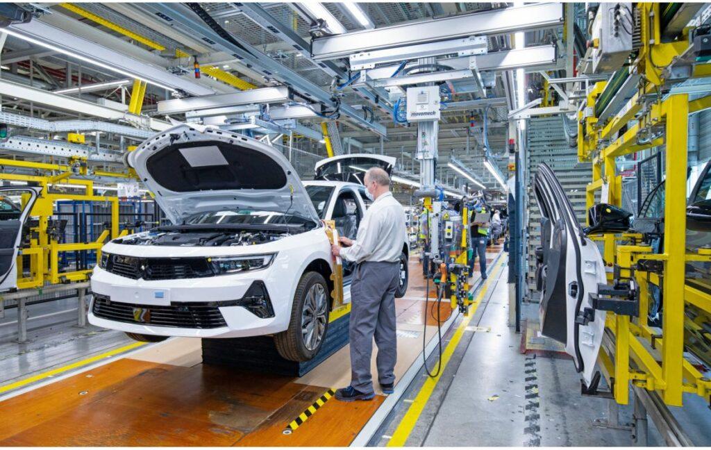 Neien Opel Astra. D'Produktioun huet zu Rüsselsheim ugefaangen. Wat Präis?