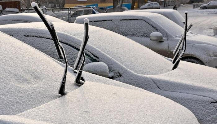 شیشه ماشین و برف پاک کن. چه چیزی را قبل از زمستان باید به خاطر بسپارید؟
