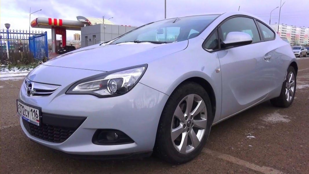 Opel Astra 2012 review