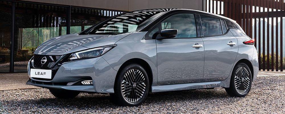 Обръщате ли нов лист? Актуализацията на Nissan Leaf от 2022 г. внася свежи дизайнерски елементи в новаторския конкурент Hyundai Ioniq Electric, Tesla Model 3 и Polestar 2.