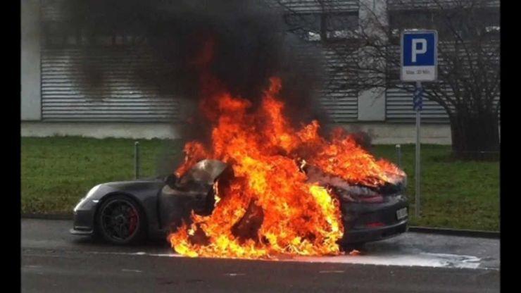 Почему горят суперкары: Ferrari отзывает все 499 гибридных LaFerrari из-за риска возгорания