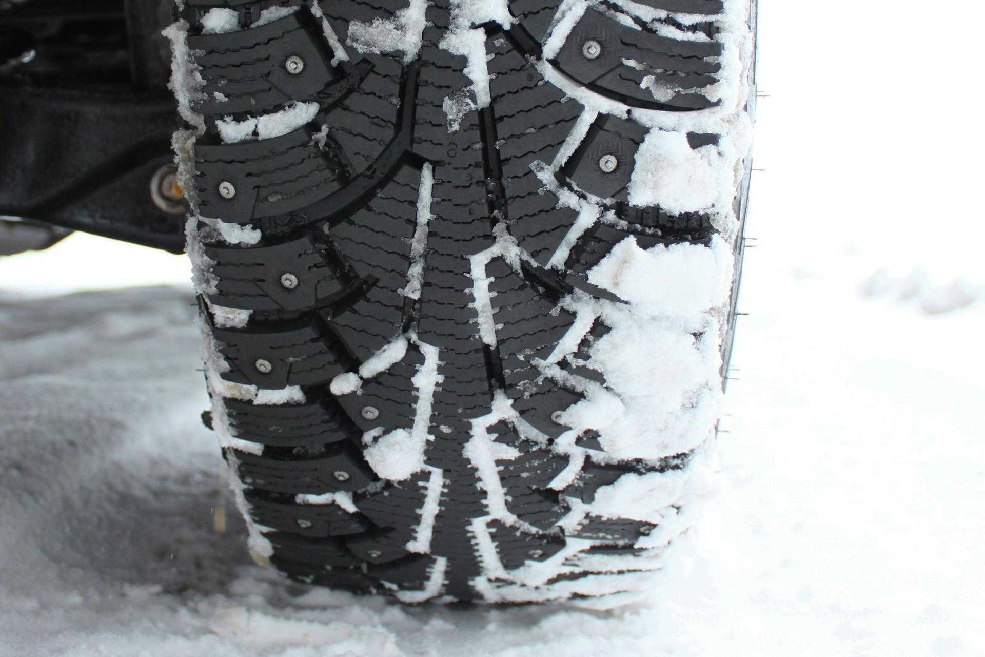 冬用タイヤについて考えてみてください。冬には入手できない場合があります。
