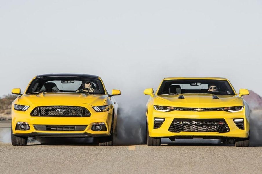 S'han presentat els supercotxes Ford Mustang 2023 i Chevrolet Camaro Gen3 V8 XNUMX: fins a quin punt estan aquests nous cotxes de cursa dels seus models de carretera?