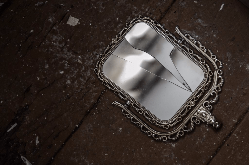 Rikkinäinen peili
