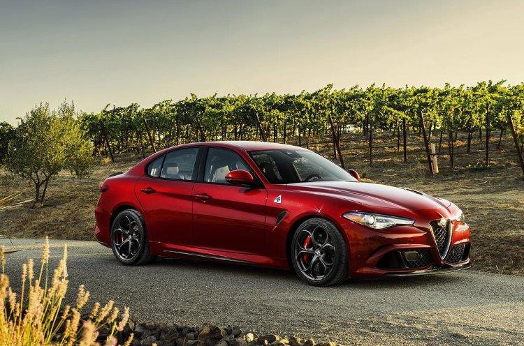 ¿Puede Alfa Romeo volver a ser grande? Lo que debe hacer la legendaria marca para competir con Tesla en Italia | Opinión