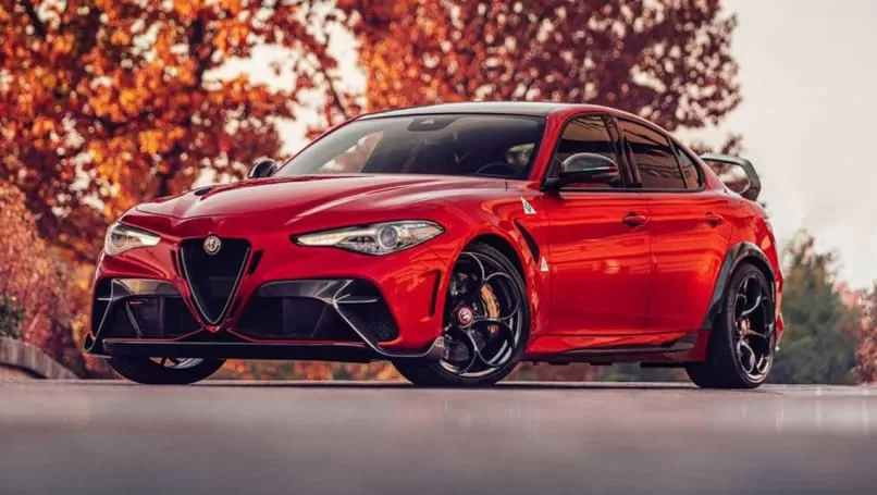 Сможет ли Alfa Romeo снова стать великой? Что должен сделать легендарный бренд, чтобы стать конкурентом Tesla в Италии | Мнение