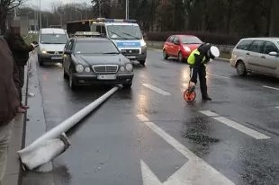 Столкновение со знаком, фонарем или столбом. Что делать?