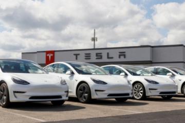 Tesla тормозит после расследования случайного ускорения 500,000 XNUMX электромобилей
