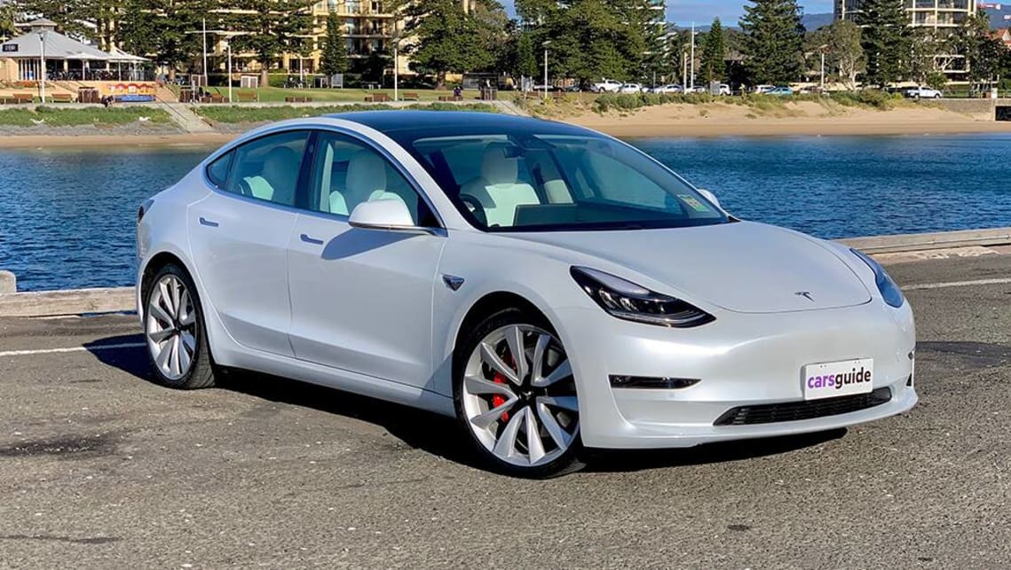 Tesla тормозит после расследования случайного ускорения 500,000 XNUMX электромобилей