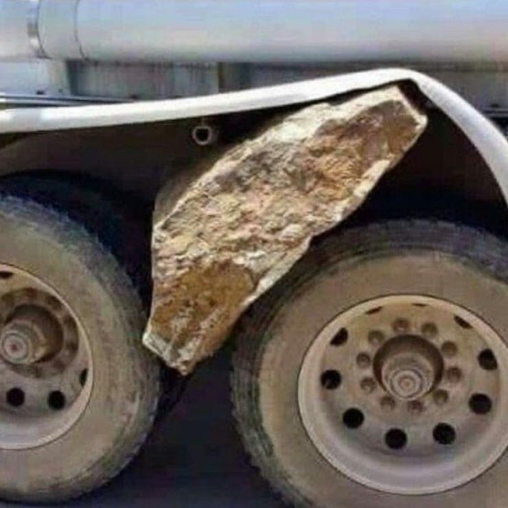 В каких ситуациях не стоит даже пытаться объехать крупный камень на дороге
