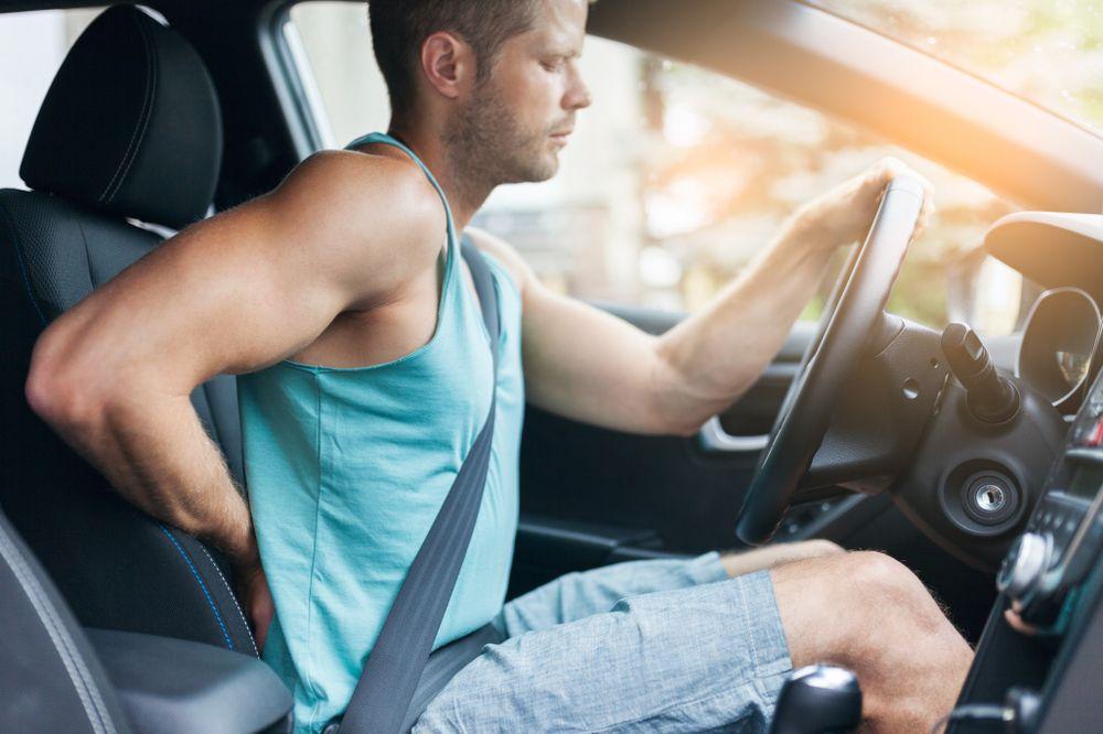开车对脊椎的影响。 如何照顾健康的背部？