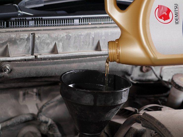 Зачем некоторые водители подливают подсолнечное масло в двигатель авто
