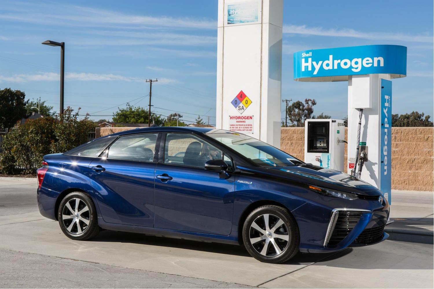 Recarregar un cotxe amb hidrogen. Com utilitzar un distribuïdor? (vídeo)