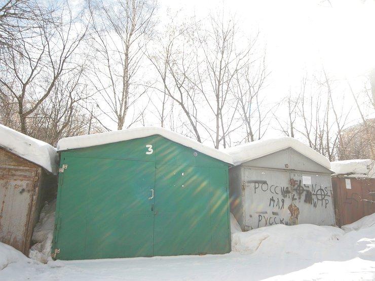 ہم اپنے آپ کو اور "لوہے کے گھوڑے" کی حفاظت کرتے ہیں: موسم سرما کے لئے گیراج کو صحیح طریقے سے کیسے تیار کریں۔