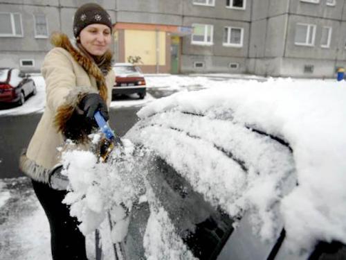 Зима усложняет жизнь водителям