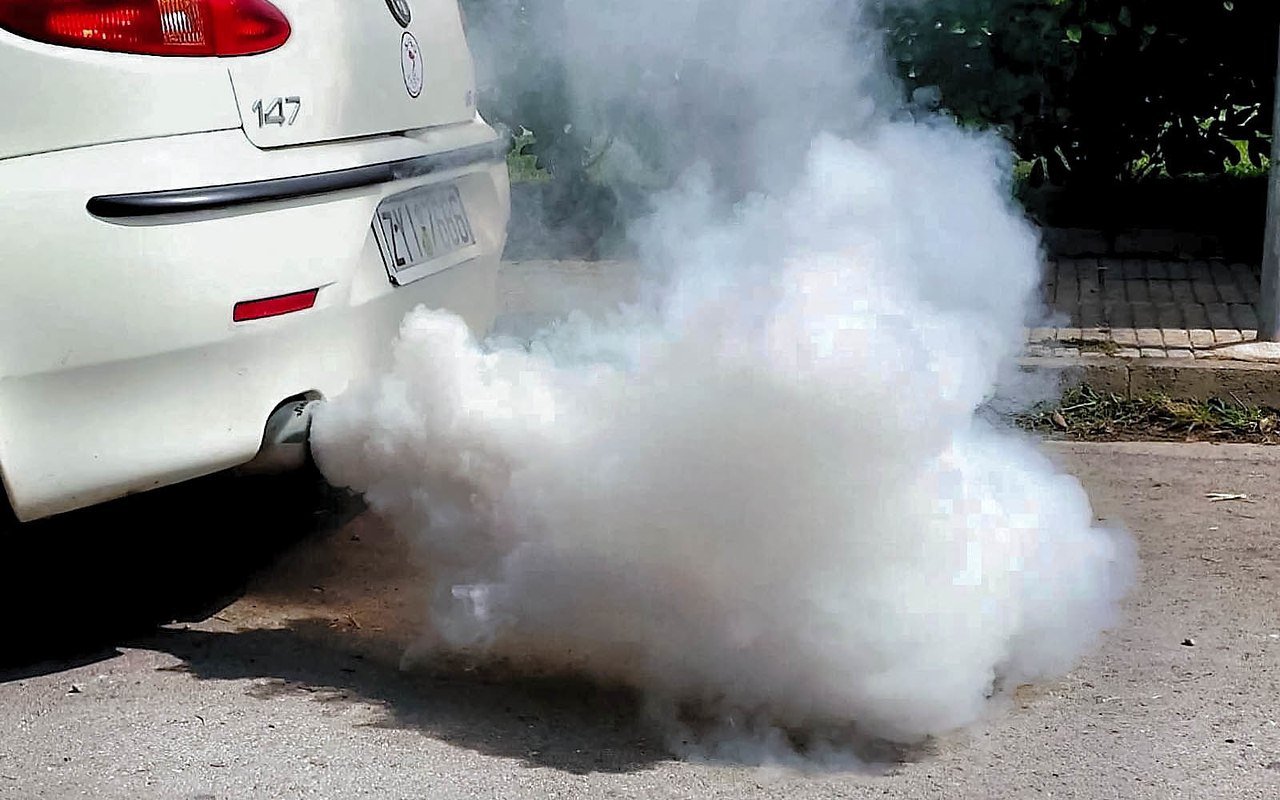 Smoke from the exhaust pipe of a diesel engine: reasons for what to do ...