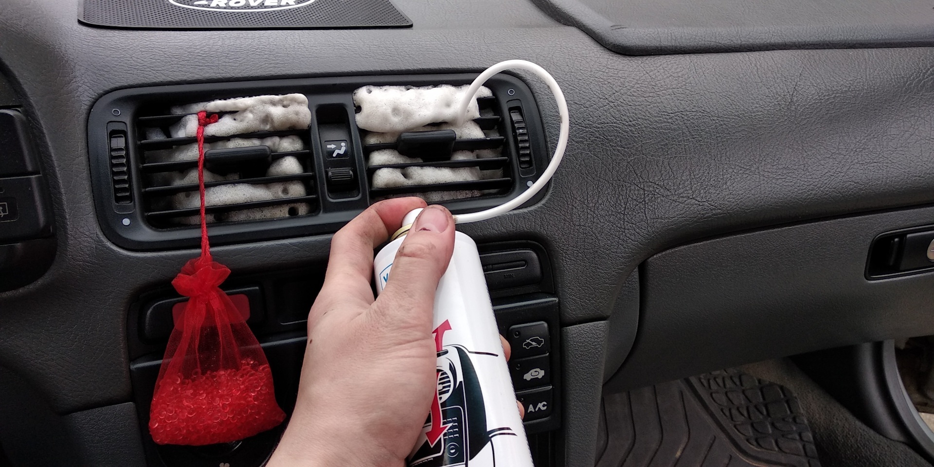 Как почистить дефлектор авто от пыли:способы и средства по обработке