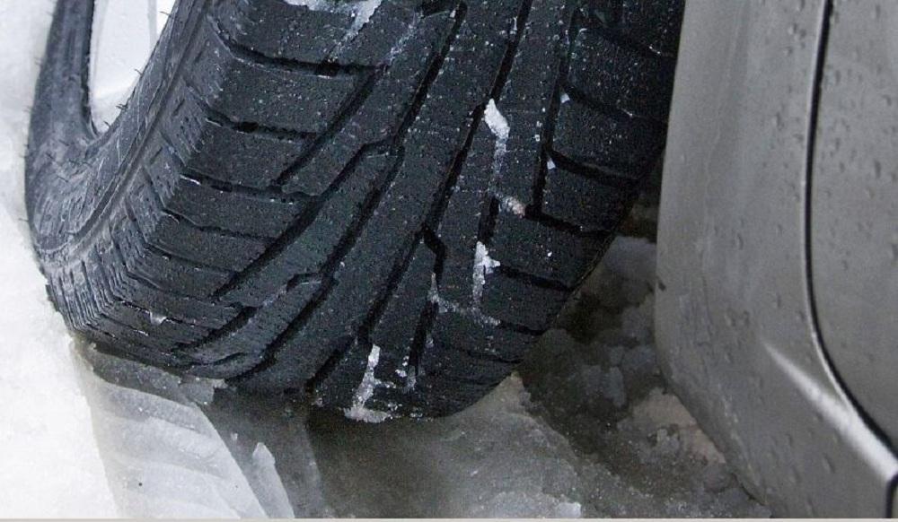 Ako si vybrať tie najlepšie zimné pneumatiky? Výhody a nevýhody Hankuk a Nokian, porovnávacie charakteristiky