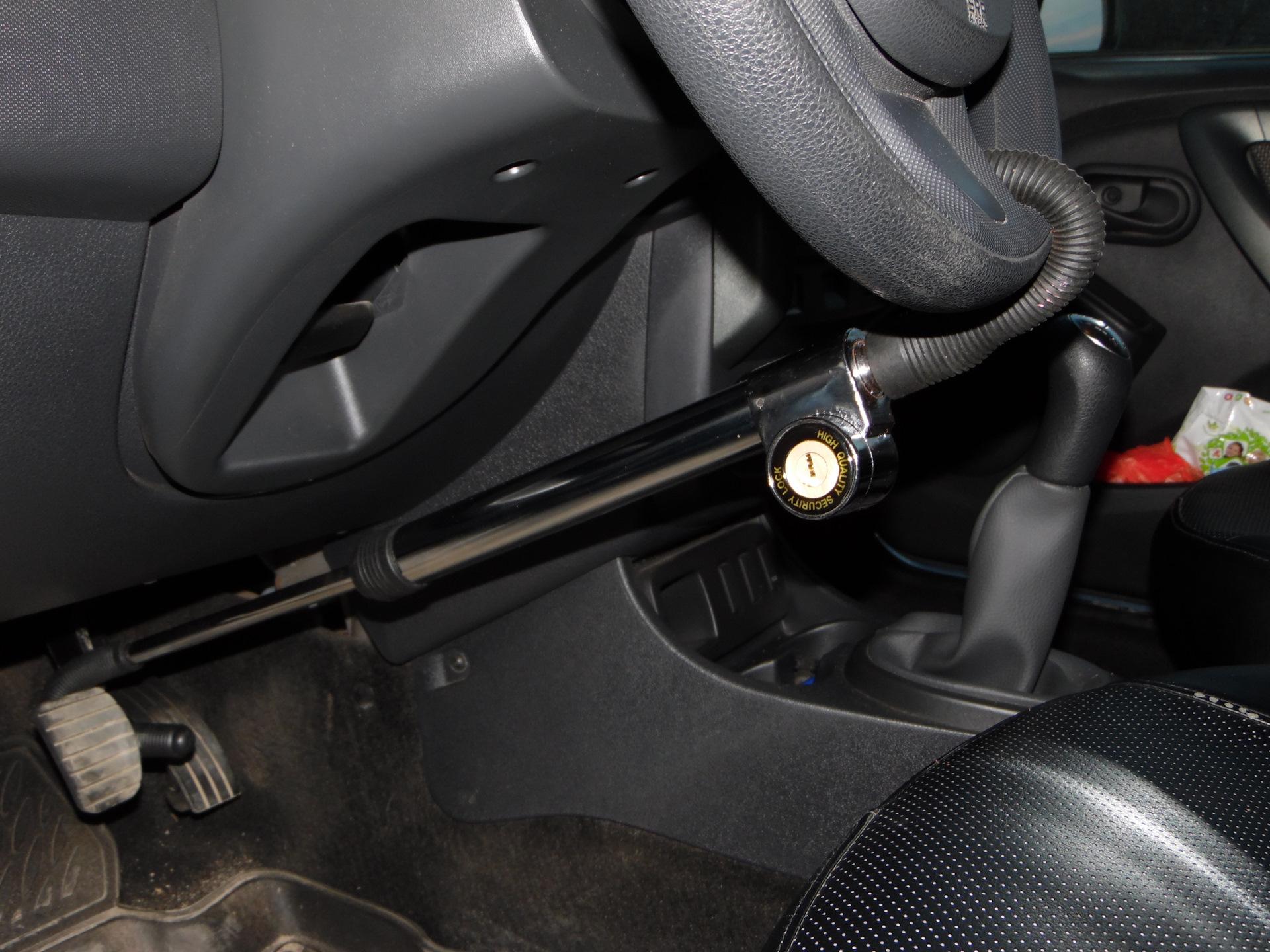 Најдобра механичка заштита од кражба на автомобил на педалата: ТОП-4 заштитни механизми