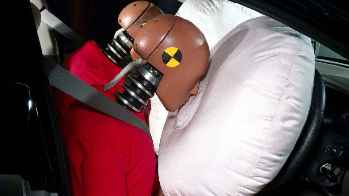 Может ли подушка безопасности представлять опасность в автомобиле