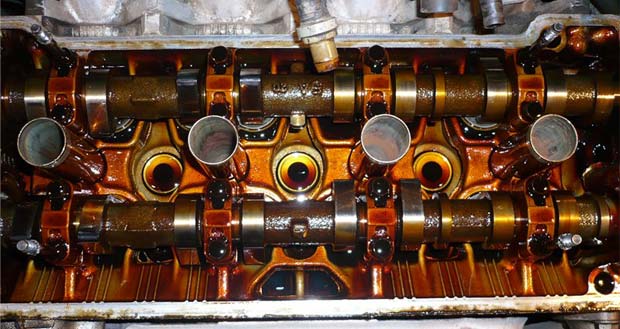 Можно ли заливать трансмиссионное масло в двигатель?