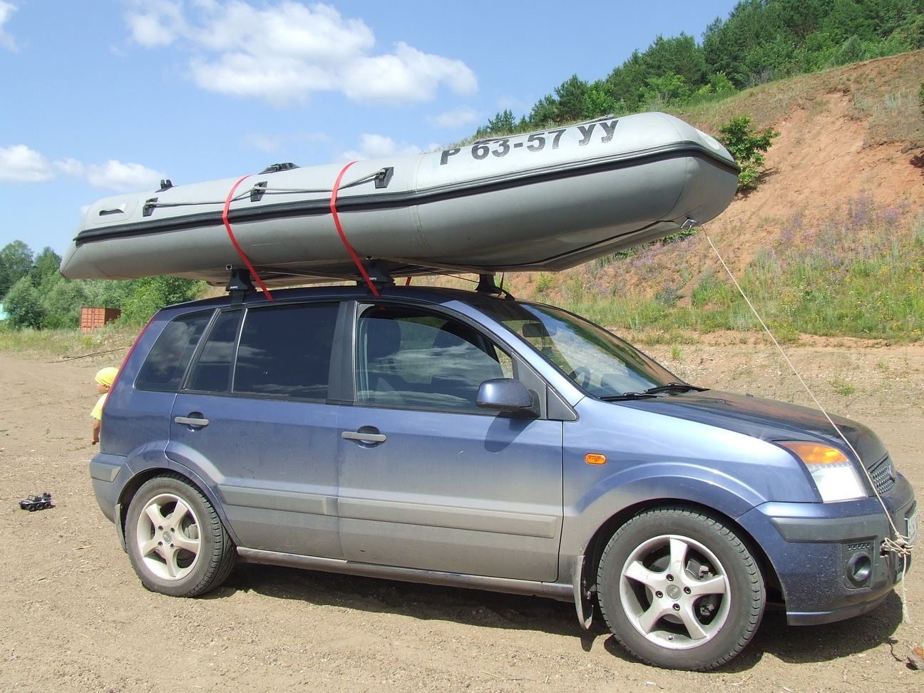 Перевозка лодки ПВХ на крыше автомобиля