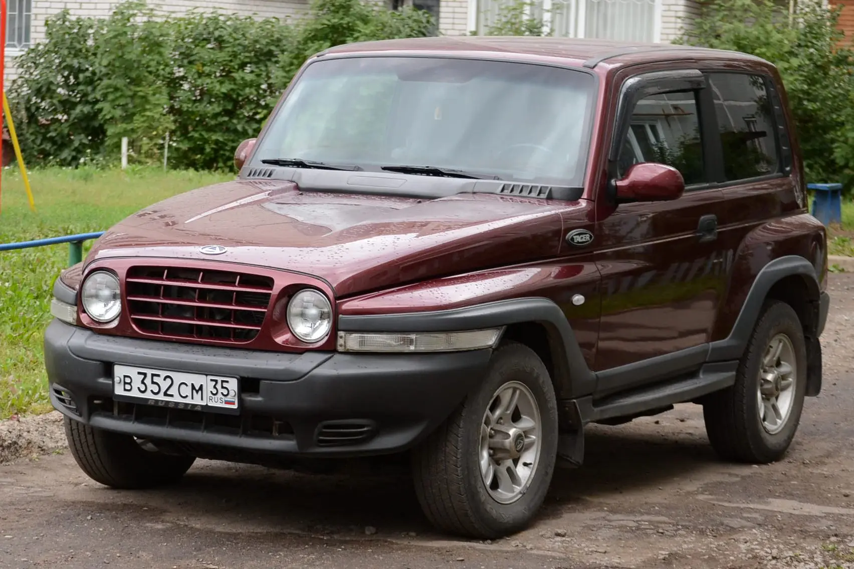 Полный список популярных марок российских автомобилей со значками
