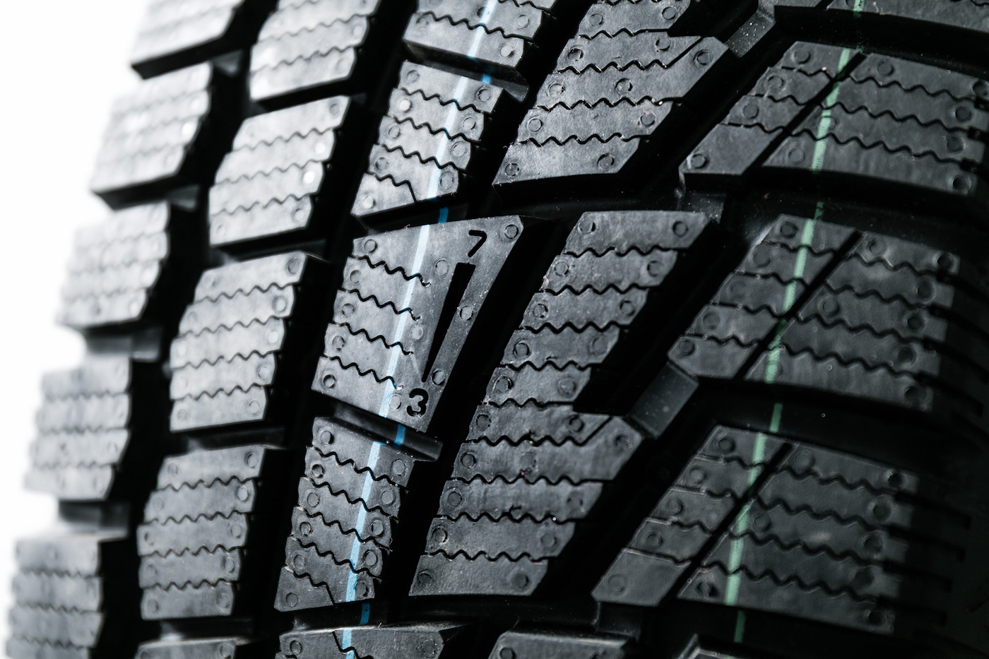 शीतकालीन टायर (वेल्क्रो) "कॉर्डियंट", ग्राहक समीक्षा के फायदे और नुकसान