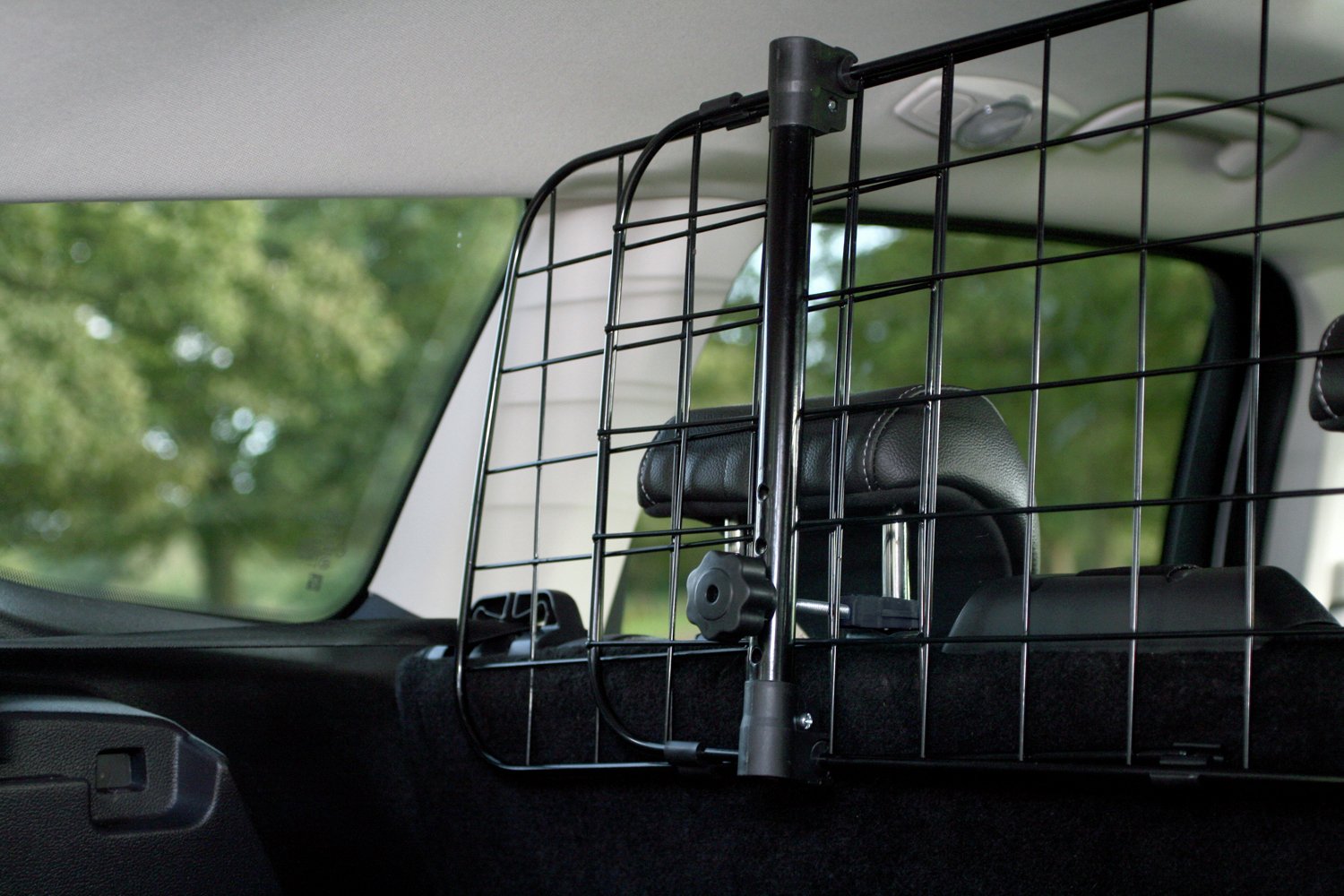 Решетка-разделитель в багажник машины для перевозки собак