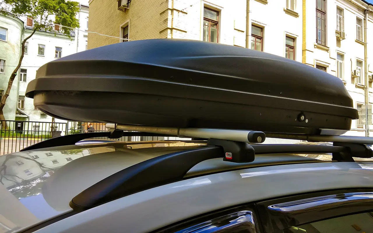 Рейтинг пластиковых багажников на крышу авто по ценовым категориям