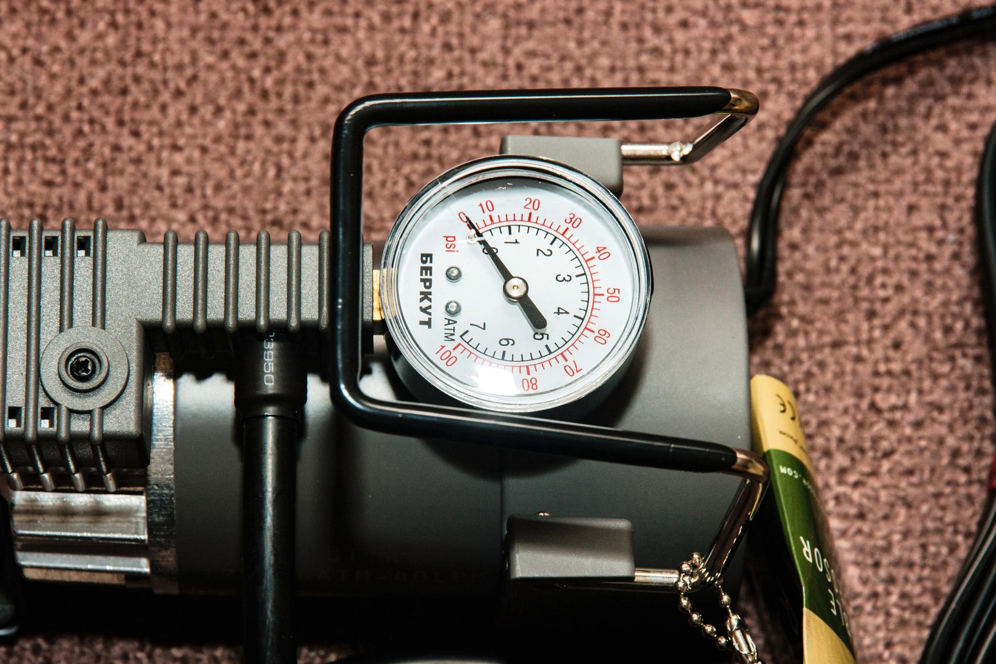 The role of a pressure gauge on a car compressor, how to change and repair a pressure gauge on a car compressor, the best models of pressure gauges