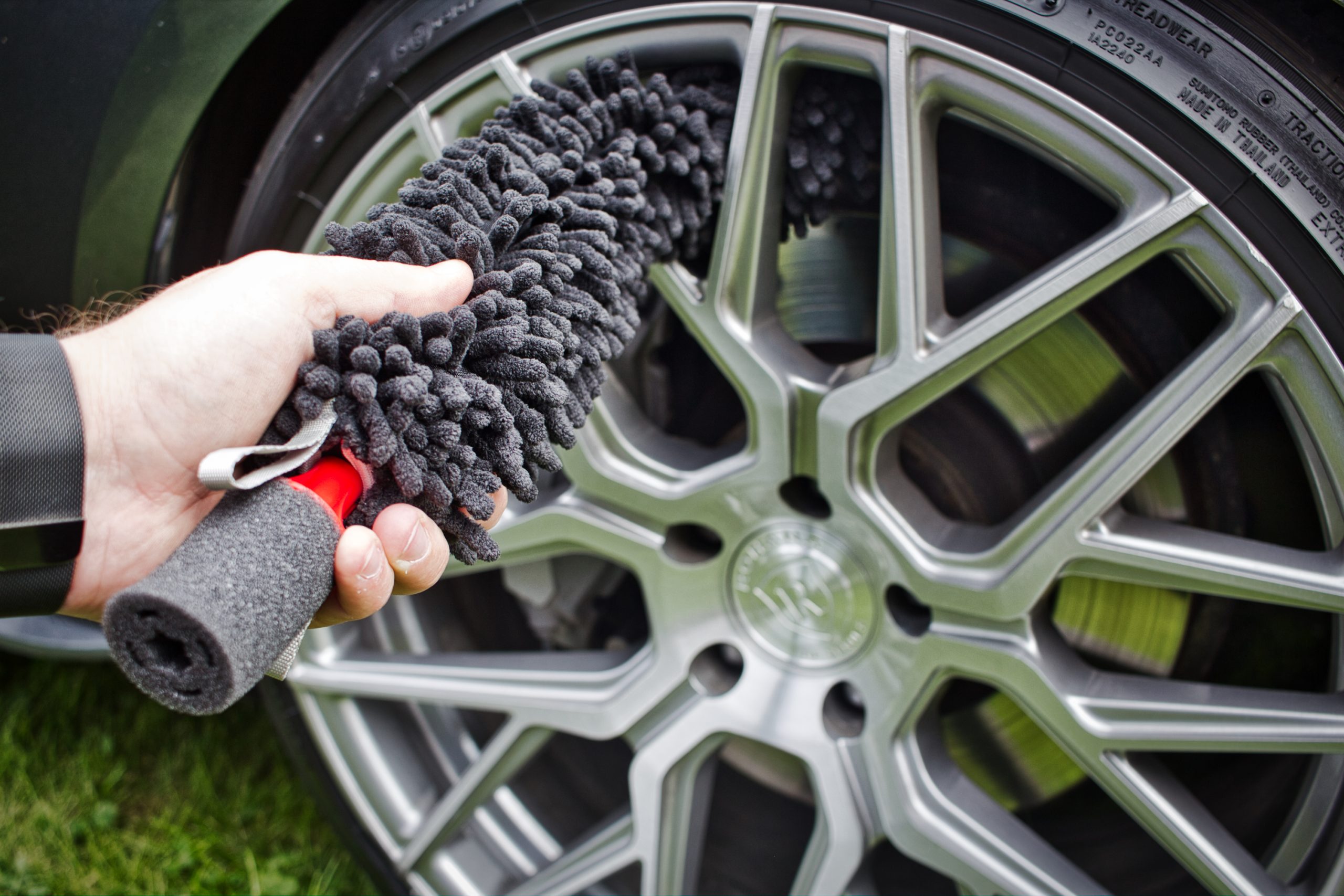 Щетка для мытья дисков автомобиля