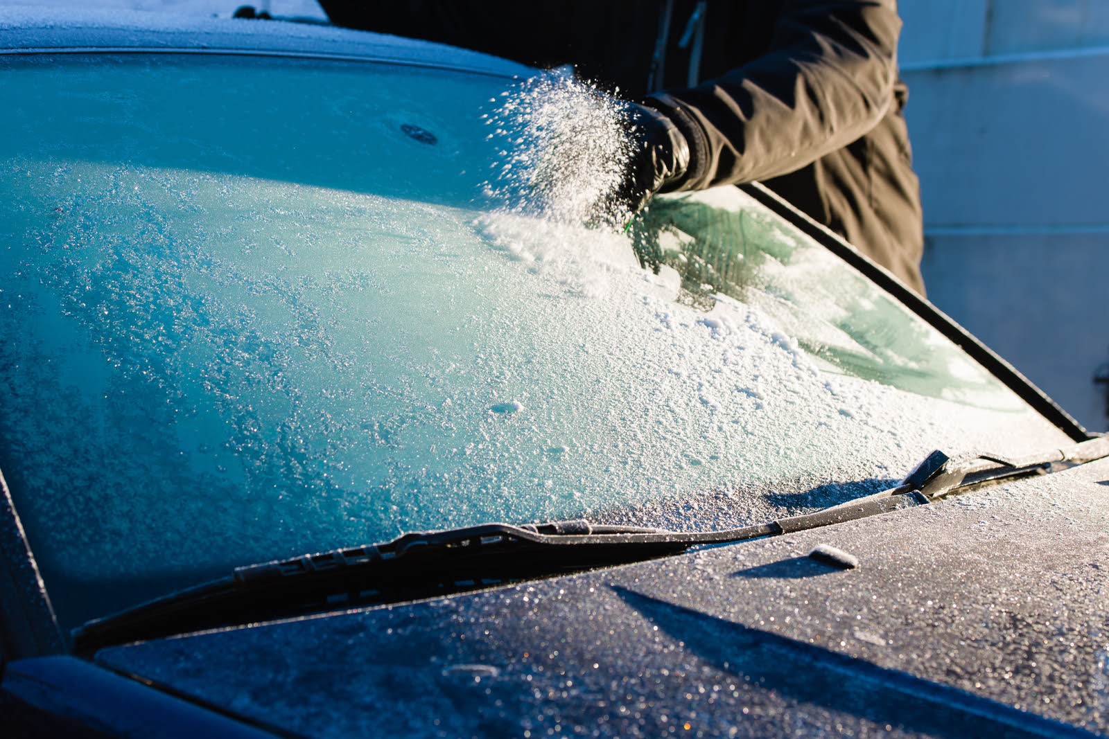 Щетки для очистки автомобиля от снега — недорогие, средние и элитные модели